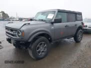 ✅ 2021 Ford Bronco • VIN: 1FMDE5BH4MLA77019 • Lot: 41479056. Wystawiony na IAAI z przebiegiem 30 484 mil. Bezpłatny archiwum sprzedaży aukcyjnych z USA i szczegółowy raport historii pojazdu na DreamBid. Zdjęcie 2.
