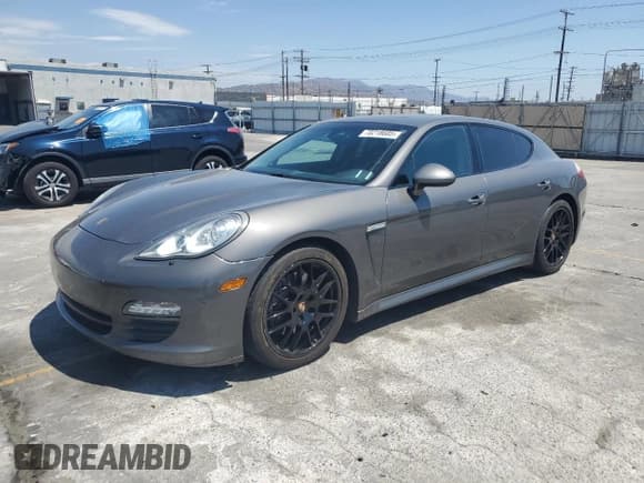 ✅ 2013 Porsche Panamera • VIN: WP0AA2A79DL016341 • Lot: 70218685. Wystawiony na Copart z przebiegiem 108 844 mil. Bezpłatny archiwum sprzedaży aukcyjnych z USA i szczegółowy raport historii pojazdu na DreamBid. Zdjęcie 1.
