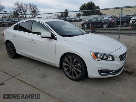 ✅ 2015 Volvo S60 T5 Drive-E Platinum • VIN: YV140MFD7F2301858 • Лот: 44586105. Опубликован ранее на Copart с пробегом 50 575 миль. Бесплатный доступ к архиву аукционных продаж из США и подробный отчёт об истории автомобиля на DreamBid. Изображение 4.