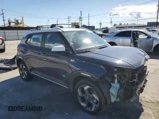 ✅ 2024 Hyundai Venue SEL • VIN: KMHRC8A38RU321985 • Lot: 48430595. Wystawiony na Copart z przebiegiem 8 152 mil. Bezpłatny archiwum sprzedaży aukcyjnych z USA i szczegółowy raport historii pojazdu na DreamBid. Zdjęcie 4.