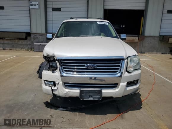 ✅ 2010 Ford Explorer Limited • VIN: 1FMEU7FE2AUA03672 • Lot: 68385915. Wystawiony na Copart z przebiegiem 192 142 mil. Bezpłatny archiwum sprzedaży aukcyjnych z USA i szczegółowy raport historii pojazdu na DreamBid. Zdjęcie 5.