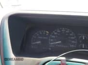 ✅ 1996 GMC Sierra 1500 • VIN: 1GTGC33R4TF018147 • Lot: 41612770. Wystawiony na IAAI z przebiegiem 106 443 mil. Bezpłatny archiwum sprzedaży aukcyjnych z USA i szczegółowy raport historii pojazdu na DreamBid. Zdjęcie 7.