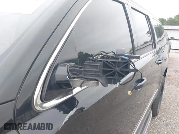 ✅ 2015 GMC Yukon XL SLT • VIN: 1GKS1HKC7FR645636 • Lot: 42093086. Wystawiony na IAAI z przebiegiem 206 189 mil. Bezpłatny archiwum sprzedaży aukcyjnych z USA i szczegółowy raport historii pojazdu na DreamBid. Zdjęcie 18.