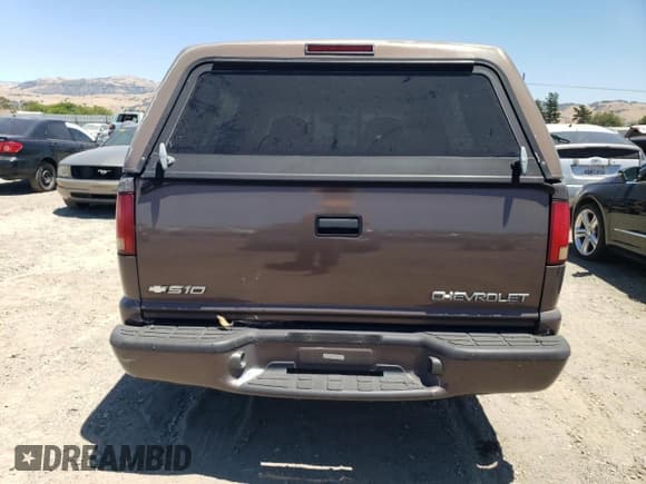 ✅ 1998 Chevrolet S-10 LS • VIN: 1GCCS1443WK209482 • Лот: 60480634. Опубликован ранее на Copart с пробегом 126 552 миль. Бесплатный доступ к архиву аукционных продаж из США и подробный отчёт об истории автомобиля на DreamBid. Изображение 6.