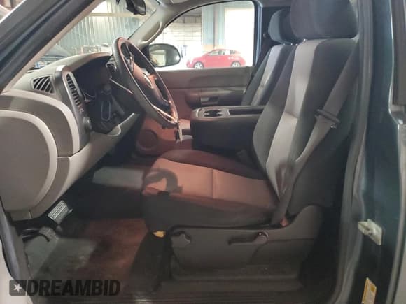 ✅ 2008 Chevrolet Silverado 1500 Work Truck • VIN: 1GCEC14C68Z245318 • Lot: 82659095. Listed on Copart with 113,321 mi. Free auction sales archive from the USA and detailed vehicle history report at DreamBid. Image 7.