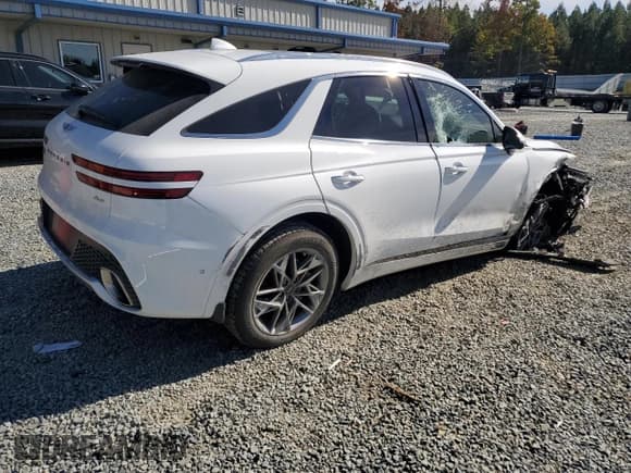 ✅ 2022 Genesis GV70 2.5T • VIN: KMUMADTB9NU045292 • Lot: 82715925. Listed on Copart with 47,926 mi. Free auction sales archive from the USA and detailed vehicle history report at DreamBid. Image 3.