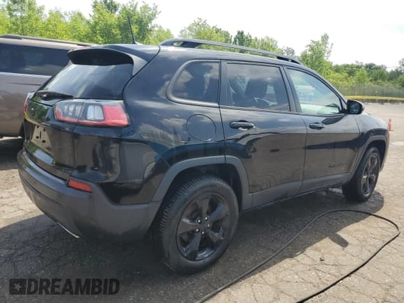 ✅ 2020 Jeep Cherokee Altitude • VIN: 1C4PJMLN5LD550818 • Lot: 60082645. Wystawiony na Copart z przebiegiem 121 428 mil. Bezpłatny archiwum sprzedaży aukcyjnych z USA i szczegółowy raport historii pojazdu na DreamBid. Zdjęcie 3.