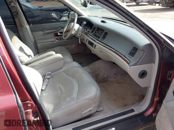 ✅ 1995 Lincoln Town Car Signature • VIN: 1LNLM82W1SY643247 • Lot: 43625347. Listed on IAAI with 169,827 mi. Free auction sales archive from the USA and detailed vehicle history report at DreamBid. Image 5.