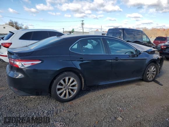 ✅ 2020 Toyota Camry LE • VIN: 4T1C11AK3LU981613 • Lot: 91825685. Wystawiony na Copart z przebiegiem Nie podano. Bezpłatny archiwum sprzedaży aukcyjnych z USA i szczegółowy raport historii pojazdu na DreamBid. Zdjęcie 3.