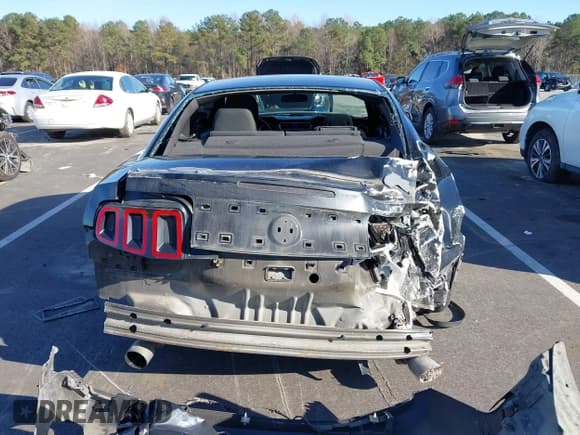 ✅ 2014 Ford Mustang V6 • VIN: 1ZVBP8AMXE5290095 • Лот: 43780662. Опубликован ранее на IAAI с пробегом 189 131 миль. Бесплатный доступ к архиву аукционных продаж из США и подробный отчёт об истории автомобиля на DreamBid. Изображение 16.