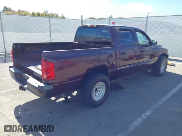 ✅ 2005 Dodge Dakota ST • VIN: 1D7HE28N65S314141 • Lot: 43511196. Wystawiony na IAAI z przebiegiem 182 162 mil. Bezpłatny archiwum sprzedaży aukcyjnych z USA i szczegółowy raport historii pojazdu na DreamBid. Zdjęcie 4.