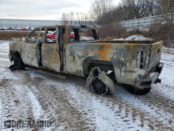 ✅ 2018 Chevrolet Silverado 2500HD LT • VIN: 1GC1KVEG6JF122054 • Lot: 83764974. Wystawiony na Copart z przebiegiem Nie podano. Bezpłatny archiwum sprzedaży aukcyjnych z USA i szczegółowy raport historii pojazdu na DreamBid. Zdjęcie 2.