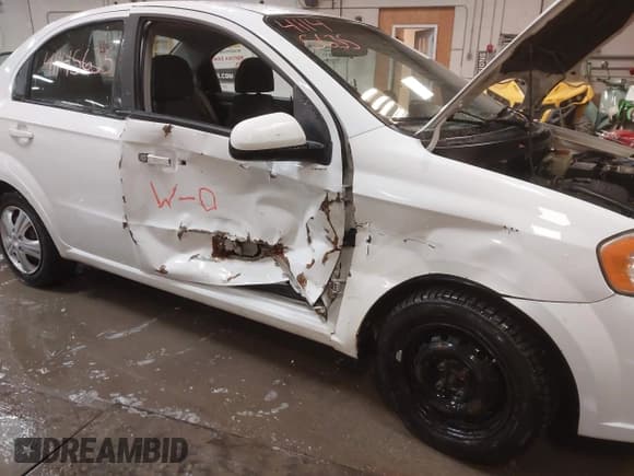 ✅ 2011 Chevrolet Aveo 1LT • VIN: KL1TD5DE5BB136613 • Lot: 41145635. Wystawiony na IAAI z przebiegiem 126 798 mil. Bezpłatny archiwum sprzedaży aukcyjnych z USA i szczegółowy raport historii pojazdu na DreamBid. Zdjęcie 6.