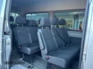 ✅ 2014 Mercedes-Benz Sprinter Passenger • VIN: WDZPE7CC6E5842740 • Lot: 77664544. Wystawiony na Copart z przebiegiem 182 288 mil. Bezpłatny archiwum sprzedaży aukcyjnych z USA i szczegółowy raport historii pojazdu na DreamBid. Zdjęcie 6.