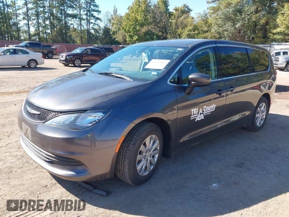 ✅ 2020 Chrysler Voyager L • VIN: 2C4RC1AG3LR210134 • Lot: 43590463. Listed on IAAI with 41,312 mi. Free auction sales archive from the USA and detailed vehicle history report at DreamBid. Image 2.