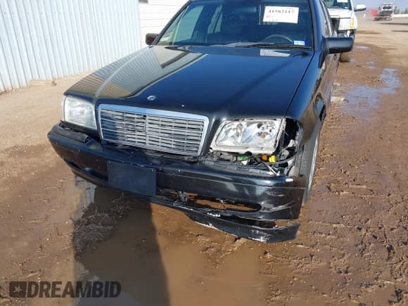 ✅ 2000 Mercedes-Benz C 230 Kompressor • VIN: WDBHA24G4YA838524 • Lot: 41582117. Wystawiony na IAAI z przebiegiem Nie podano. Bezpłatny archiwum sprzedaży aukcyjnych z USA i szczegółowy raport historii pojazdu na DreamBid. Zdjęcie 6.