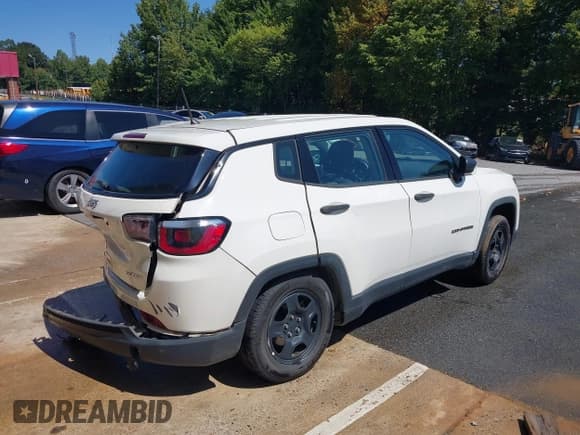 ✅ 2018 Jeep Compass Sport • VIN: 3C4NJCAB9JT151685 • Lot: 43142236. Listed on IAAI with 140,428 mi. Free auction sales archive from the USA and detailed vehicle history report at DreamBid. Image 4.