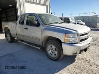 ✅ 2011 Chevrolet Silverado 1500 LT • VIN: 1GCRKSE39BZ243532 • Lot: 90896595. Wystawiony na Copart z przebiegiem 194 972 mil. Bezpłatny archiwum sprzedaży aukcyjnych z USA i szczegółowy raport historii pojazdu na DreamBid. Zdjęcie 4.