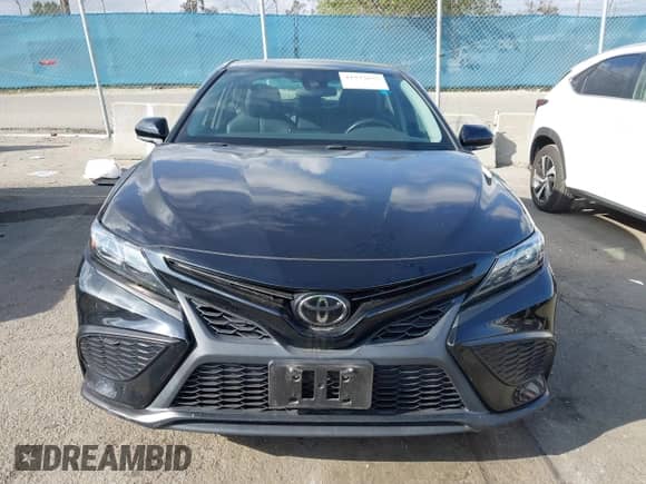 2022 Toyota Camry SE z VIN 4T1G11AK6NU053153, wystawiony jako IAAI lot #41933655 z przebiegiem 44 044 mil mil oraz . Historia ofert i sprzedaży dostępna na DreamBid. Obrazek 12.