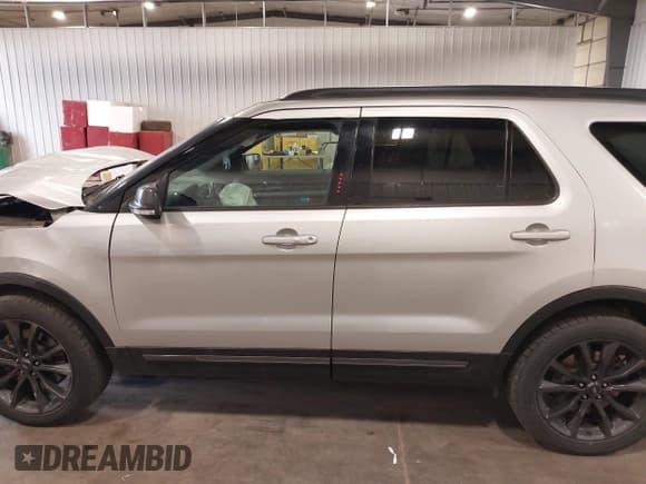 ✅ 2017 Ford Explorer XLT • VIN: 1FM5K8D89HGA27310 • Lot: 42051535. Wystawiony na IAAI z przebiegiem 111 483 mil. Bezpłatny archiwum sprzedaży aukcyjnych z USA i szczegółowy raport historii pojazdu na DreamBid. Zdjęcie 15.