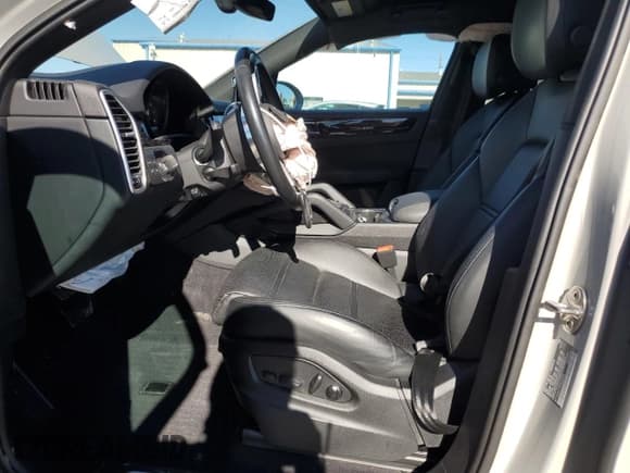 ✅ 2023 Porsche Cayenne • VIN: WP1BA2AY2PDA26543 • Lot: 82016564. Wystawiony na Copart z przebiegiem 23 191 mil. Bezpłatny archiwum sprzedaży aukcyjnych z USA i szczegółowy raport historii pojazdu na DreamBid. Zdjęcie 7.