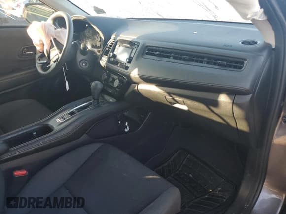 ✅ 2020 Honda HR-V LX • VIN: 3CZRU6H34LM738361 • Lot: 71094005. Wystawiony na Copart z przebiegiem Nie podano. Bezpłatny archiwum sprzedaży aukcyjnych z USA i szczegółowy raport historii pojazdu na DreamBid. Zdjęcie 8.