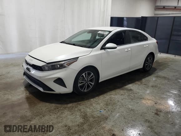 ✅ 2015 Kia Forte LXS • VIN: 3KPF24AD5PE567321 • Lot: 62833125. Listed on Copart with 80,080 mi. Free auction sales archive from the USA and detailed vehicle history report at DreamBid. Image 1.