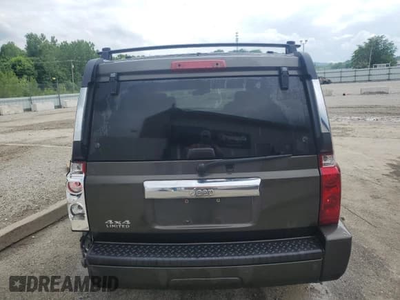 ✅ 2006 Jeep Commander Limited • VIN: 1J8HG58N56C125054 • Lot: 58564605. Wystawiony na Copart z przebiegiem 250 293 mil. Bezpłatny archiwum sprzedaży aukcyjnych z USA i szczegółowy raport historii pojazdu na DreamBid. Zdjęcie 6.