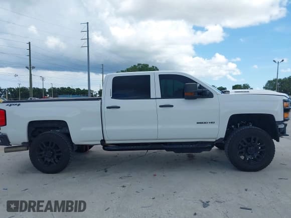 ✅ 2017 Chevrolet Silverado 2500HD Work Truck • VIN: 1GC1KUEY2HF229468 • Lot: 42615385. Wystawiony na IAAI z przebiegiem 88 472 mil. Bezpłatny archiwum sprzedaży aukcyjnych z USA i szczegółowy raport historii pojazdu na DreamBid. Zdjęcie 13.