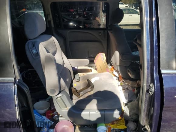 ✅ 2005 Honda Odyssey LX • VIN: 5FNRL38205B130553 • Лот: 86555185. Опубликован ранее на Copart с пробегом Не указан. Бесплатный доступ к архиву аукционных продаж из США и подробный отчёт об истории автомобиля на DreamBid. Изображение 11.