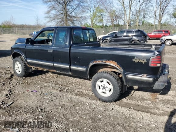 ✅ 1999 Chevrolet S-10 LS • VIN: 1GCDT19X3XK155087 • Лот: 53523695. Опубликован ранее на Copart с пробегом 171 430 миль. Бесплатный доступ к архиву аукционных продаж из США и подробный отчёт об истории автомобиля на DreamBid. Изображение 2.