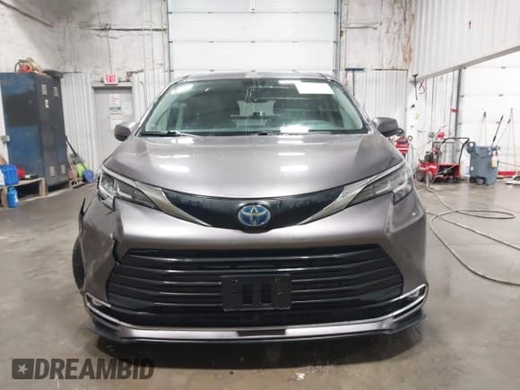 ✅ 2021 Toyota Sienna XLE • VIN: 5TDYSKFC2MS004130 • Lot: 43408630. Listed on IAAI with 135,512 mi. Free auction sales archive from the USA and detailed vehicle history report at DreamBid. Image 12.