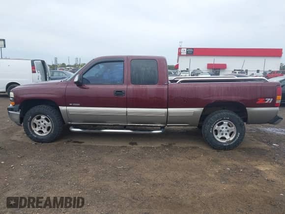 1999 Chevrolet Silverado 1500 LS z VIN 1GCEK19T8XE231163, wystawiony jako IAAI lot #43513149 z przebiegiem 204 007 mil mil oraz . Historia ofert i sprzedaży dostępna na DreamBid. Obrazek 14.