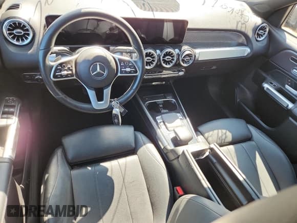 ✅ 2020 Mercedes-Benz GLB 250 • VIN: W1N4M4GB0LW040643 • Lot: 87239025. Wystawiony na Copart z przebiegiem 95 506 mil. Bezpłatny archiwum sprzedaży aukcyjnych z USA i szczegółowy raport historii pojazdu na DreamBid. Zdjęcie 8.