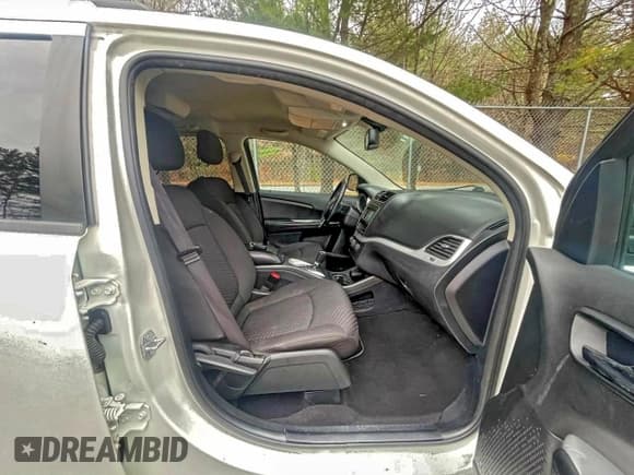 ✅ 2017 Dodge Journey Crossroad Plus • VIN: 3C4PDDGGXHT555064 • Lot: 94861455. Listed on Copart with 146,883 mi. Free auction sales archive from the USA and detailed vehicle history report at DreamBid. Image 5.