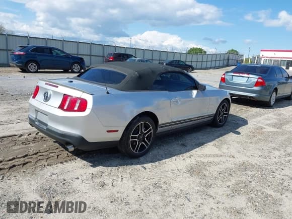 ✅ 2011 Ford Mustang V6 • VIN: 1ZVBP8EM6B5112240 • Лот: 42030995. Опубликован ранее на IAAI с пробегом 191 205 миль. Бесплатный доступ к архиву аукционных продаж из США и подробный отчёт об истории автомобиля на DreamBid. Изображение 4.