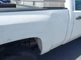 2013 Chevrolet Silverado 1500 Work Truck z VIN 1GCNCPEX3DZ402401, wystawiony jako IAAI lot #43382411 z przebiegiem 180 229 mil mil oraz . Historia ofert i sprzedaży dostępna na DreamBid. Obrazek 6.