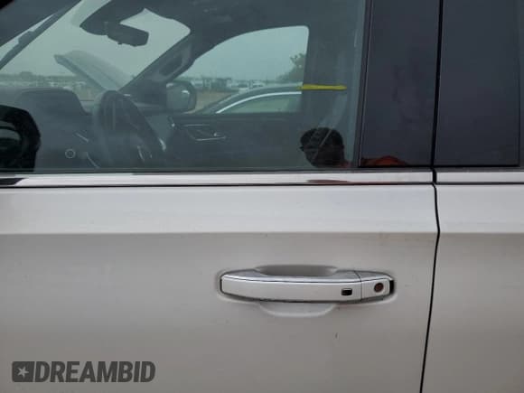 ✅ 2021 Chevrolet Suburban High Country • VIN: 1GNSKGKL8MR318850 • Lot: 75041854. Wystawiony na Copart z przebiegiem Nie podano. Bezpłatny archiwum sprzedaży aukcyjnych z USA i szczegółowy raport historii pojazdu na DreamBid. Zdjęcie 13.