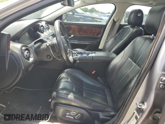 ✅ 2013 Jaguar XJ • VIN: SAJWA1C71D8V41590 • Lot: 56333985. Listed on Copart with 133,535 mi. Free auction sales archive from the USA and detailed vehicle history report at DreamBid. Image 7.