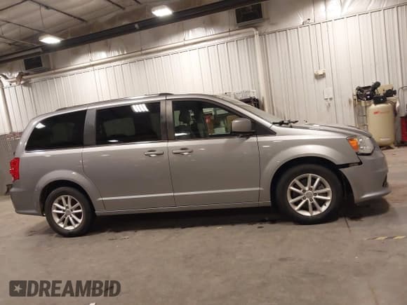 ✅ 2018 Dodge Grand Caravan SXT • VIN: 2C4RDGCG6JR225060 • Lot: 43425559. Wystawiony na IAAI z przebiegiem 58 042 mil. Bezpłatny archiwum sprzedaży aukcyjnych z USA i szczegółowy raport historii pojazdu na DreamBid. Zdjęcie 14.