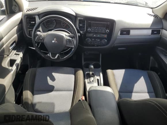 ✅ 2016 Mitsubishi Outlander ES • VIN: JA4AD2A3XGZ016476 • Лот: 81508375. Опубликован ранее на Copart с пробегом 140 349 миль. Бесплатный доступ к архиву аукционных продаж из США и подробный отчёт об истории автомобиля на DreamBid. Изображение 8.