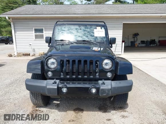 ✅ 2018 Jeep Wrangler Unlimited Sahara • VIN: 1C4BJWEG2JL895134 • Lot: 42203621. Wystawiony na IAAI z przebiegiem 124 854 mil. Bezpłatny archiwum sprzedaży aukcyjnych z USA i szczegółowy raport historii pojazdu na DreamBid. Zdjęcie 13.