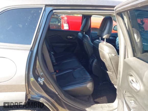 ✅ 2019 Jeep Cherokee Trailhawk • VIN: 1C4PJMBX8KD225064 • Лот: 43381368. Опубликован ранее на IAAI с пробегом 61 026 миль. Бесплатный доступ к архиву аукционных продаж из США и подробный отчёт об истории автомобиля на DreamBid. Изображение 8.