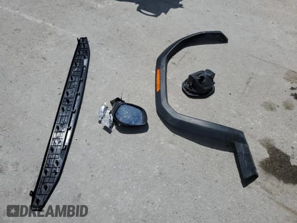 ✅ 2023 GMC Canyon 4WD Denali • VIN: 1GTP6FEK7P1173190 • Lot: 55775275. Wystawiony na Copart z przebiegiem 24 601 mil. Bezpłatny archiwum sprzedaży aukcyjnych z USA i szczegółowy raport historii pojazdu na DreamBid. Zdjęcie 12.