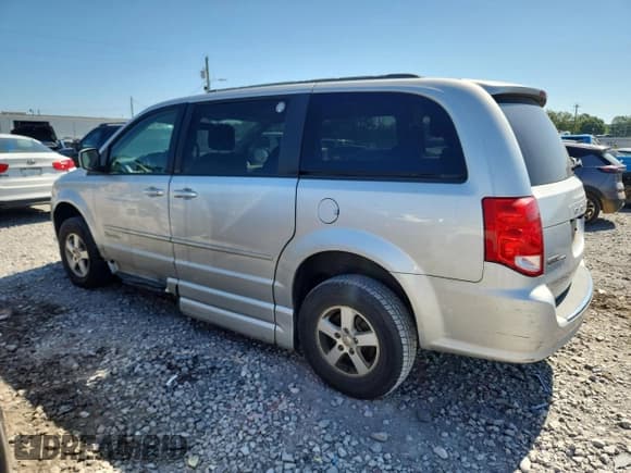 ✅ 2011 Dodge Grand Caravan Mainstreet • VIN: 2D4RN3DG4BR639902 • Лот: 64321515. Опубликован ранее на Copart с пробегом 172 260 миль. Бесплатный доступ к архиву аукционных продаж из США и подробный отчёт об истории автомобиля на DreamBid. Изображение 2.