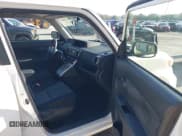 ✅ 2012 Scion xB • VIN: JTLZE4FE4CJ012299 • Lot: 42983181. Wystawiony na IAAI z przebiegiem 119 167 mil. Bezpłatny archiwum sprzedaży aukcyjnych z USA i szczegółowy raport historii pojazdu na DreamBid. Zdjęcie 5.