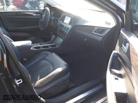 2015 Hyundai Sonata Sport z VIN 5NPE34AF5FH260056, wystawiony jako IAAI lot #43504408 z przebiegiem 67 466 mil mil oraz . Historia ofert i sprzedaży dostępna na DreamBid. Obrazek 5.