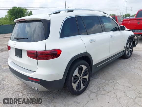 ✅ 2024 Mercedes-Benz GLB 250 • VIN: W1N4M4GBXRW380620 • Lot: 42380515. Listed on IAAI with 6,782 mi. Free auction sales archive from the USA and detailed vehicle history report at DreamBid. Image 4.