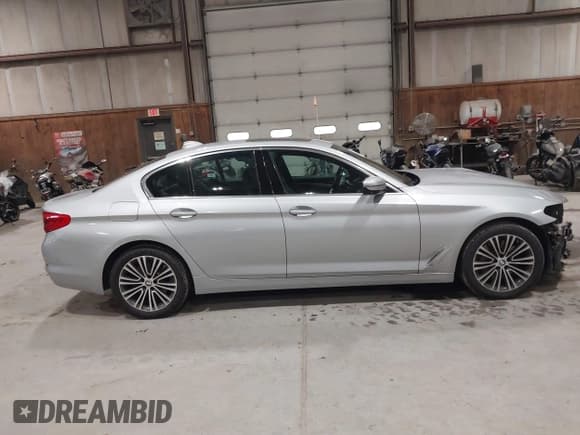 ✅ 2019 BMW 5 Series 530i xDrive • VIN: WBAJA7C59KWW05522 • Лот: 43828823. Опубликован ранее на IAAI с пробегом 80 576 миль. Бесплатный доступ к архиву аукционных продаж из США и подробный отчёт об истории автомобиля на DreamBid. Изображение 13.