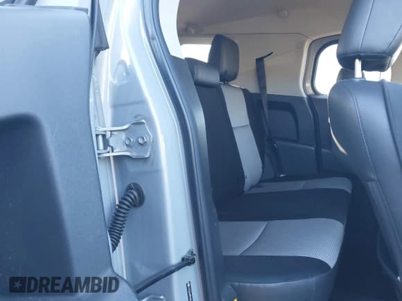 ✅ 2013 Toyota FJ Cruiser • VIN: JTEBU4BF8DK155438 • Lot: 43741708. Listed on IAAI with 202,047 mi. Free auction sales archive from the USA and detailed vehicle history report at DreamBid. Image 8.